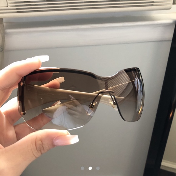 Gucci AUTHENTIC Shield G’s Logo Sunglasses - Picture 2 of 3